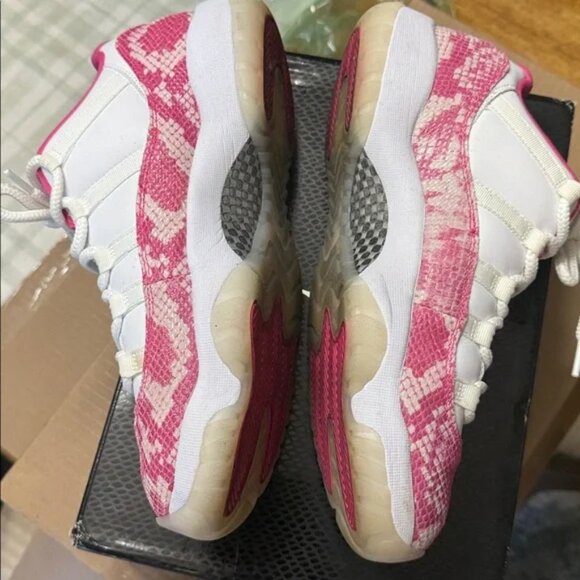 Jordan 11 - Picture 3 of 5